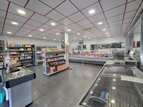 Local commercial 5 pièces 90 m²