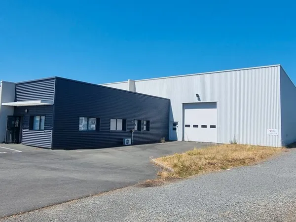 Entrepôt 1347 m² DOUE EN ANJOU