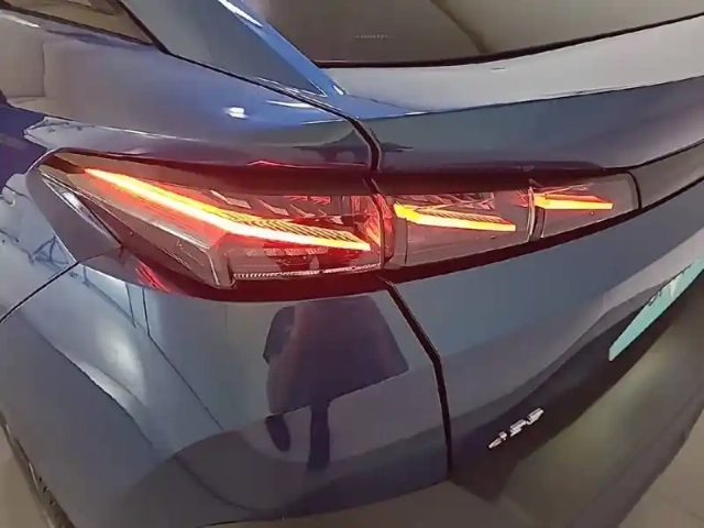 Peugeot 408 phev 225 e-eat8 — photo 42