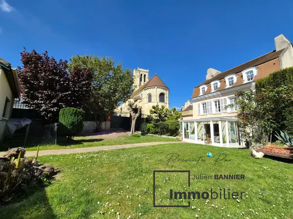 Maule hypercentre – Maison de caractère 250 m², 6 chambres, jardin clos, espace libéral et garage 3 