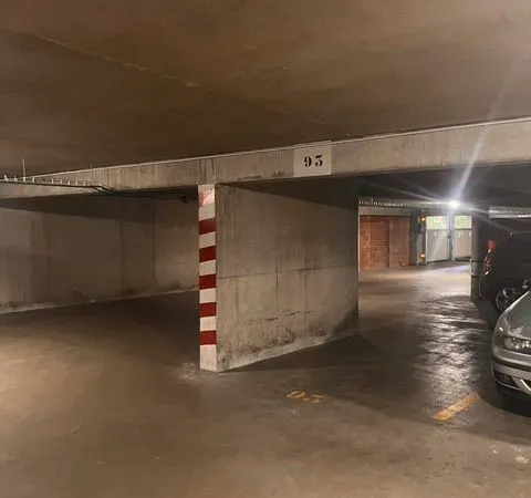 Place Parking Couvert à louer
