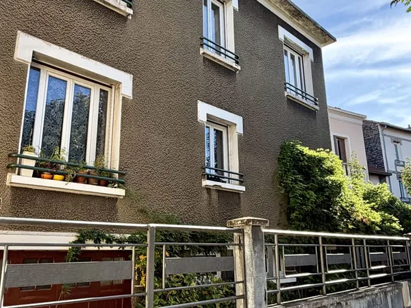 APPARTEMENT/ MAISON - BON ÉTAT - CHARME DE L'ANCIEN