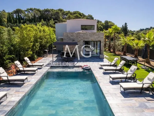 Mougins - Villa rénovée 4 chambres avec piscine et prestations haut de gamme