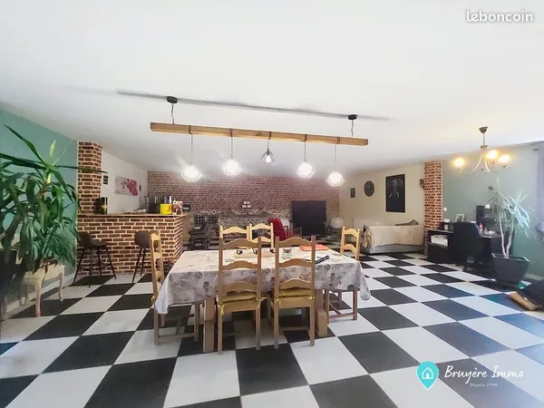 Maison 9 pièces 255 m²
