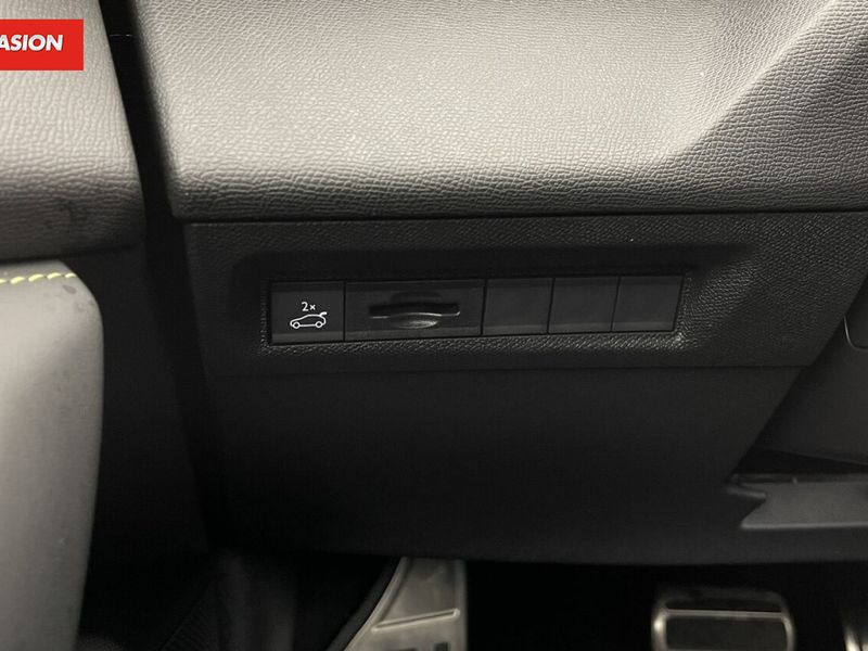 Peugeot 308 III 1.5 BlueHDi 130ch GT EAT8 — photo 24