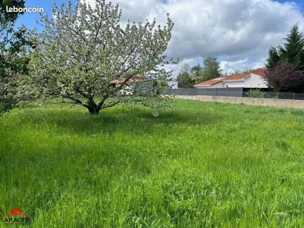Terrain 580 m² Riorges