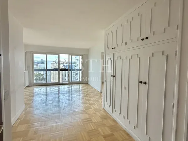 Très bel appartement 3 pièces au calme en étage élevé