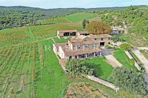 Propriété 10 pièces 140 m²