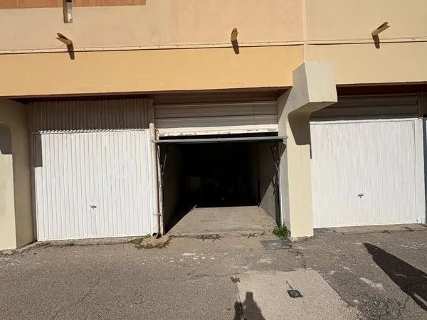 Garage fermé sécurisé
