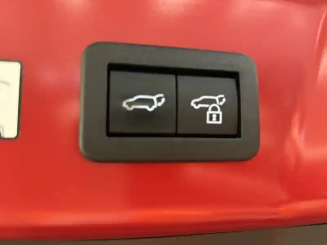 Toyota Prius hybride rechargeable 223ch design + toit pa — photo 13