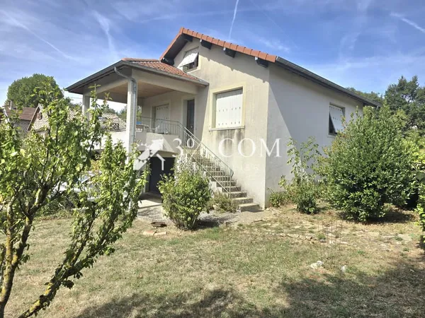 Maison individuelle sur sous-sol complet sur terrain arboré