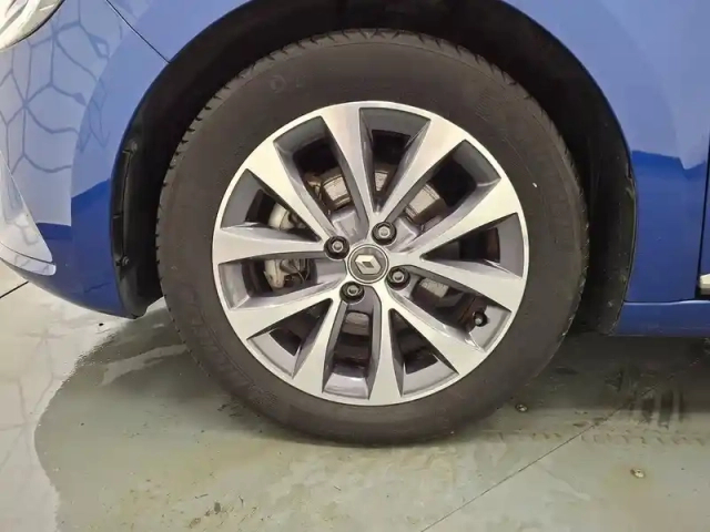 Renault Clio e-tech 140 - 21 — photo 26