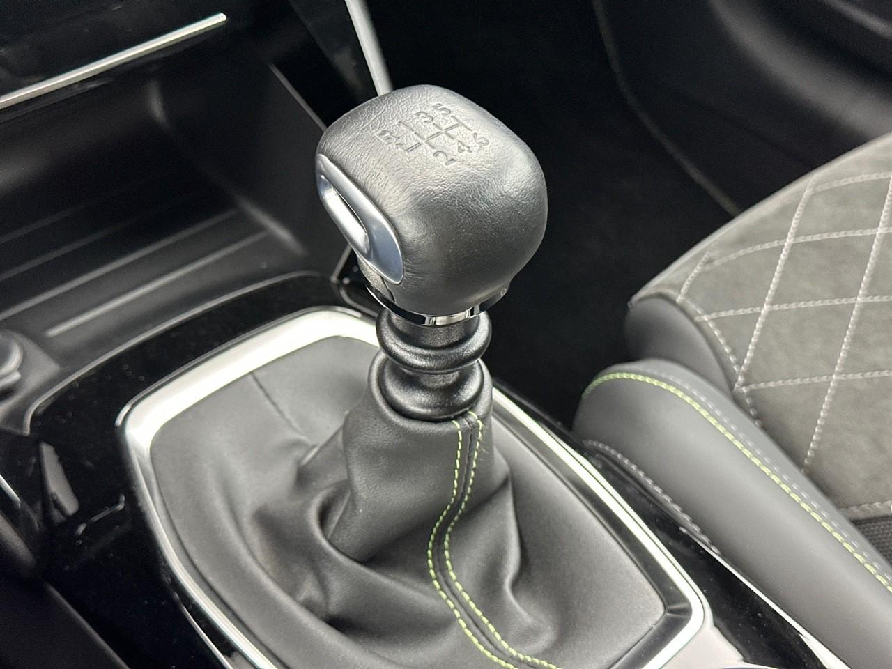 Peugeot 208 puretech 100 s&s bvm6 gt pack — photo 31