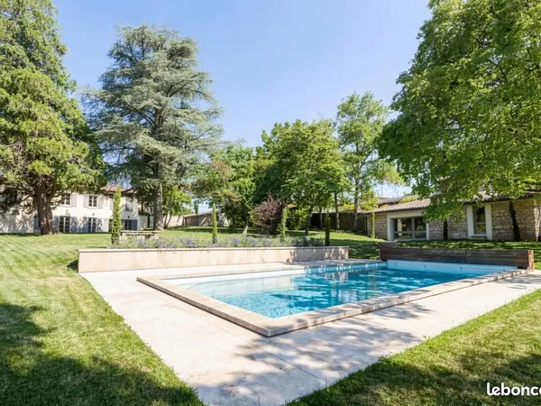 Propriété 8 pièces 333 m²