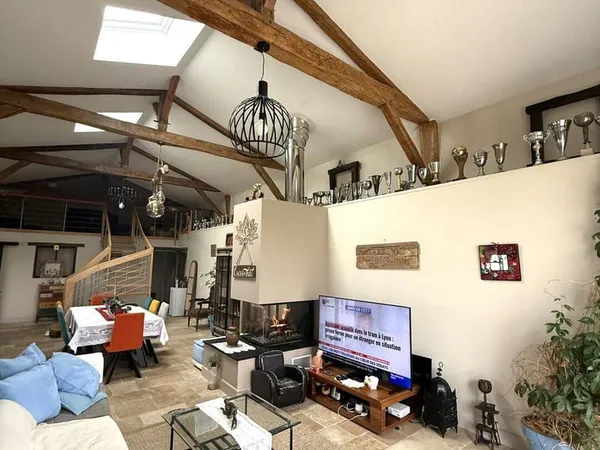 Maison 6 pièces 210 m²