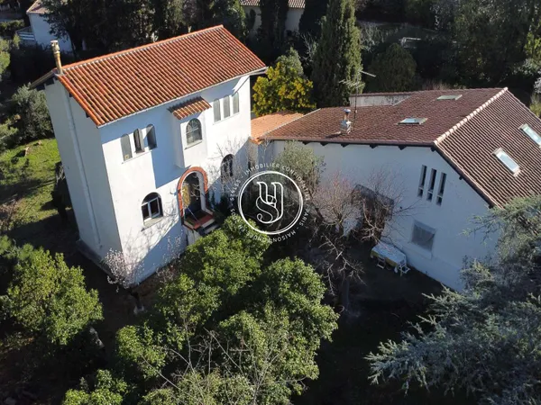 Maison 8 pièces 214 m²
