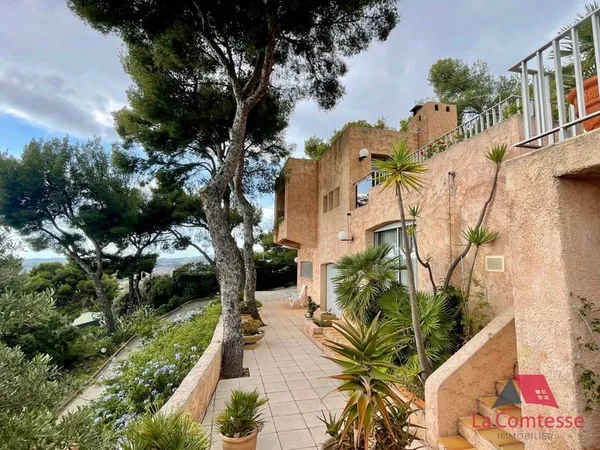 Maison 5 pièces 215 m²