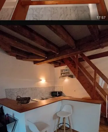 Grand t2 45 m2 meublé centre ville près de la médiathèque