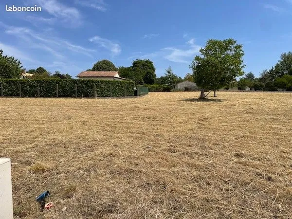 TERRAINS A BATIR de 802m² à 1112m²