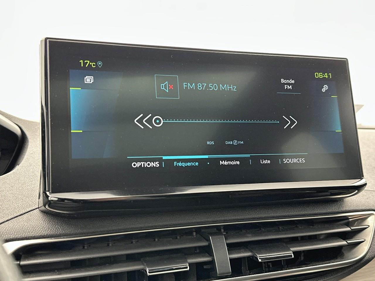 Peugeot 3008 hybrid 225 e-eat8 gt pack — photo 22