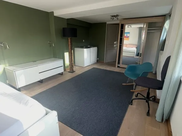 Loue studio indépendant dans maison