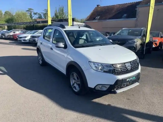 Dacia Sandero 1.0 eco-g 100ch evasion — photo 4