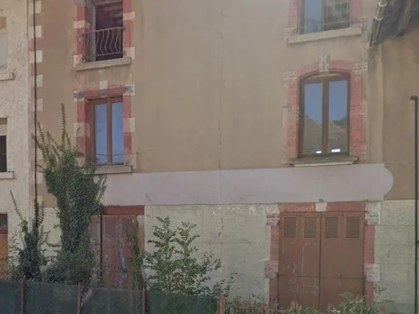 38620 Saint Bueil, à vendre une maison à renover avec possibilité de créer 4 appartements