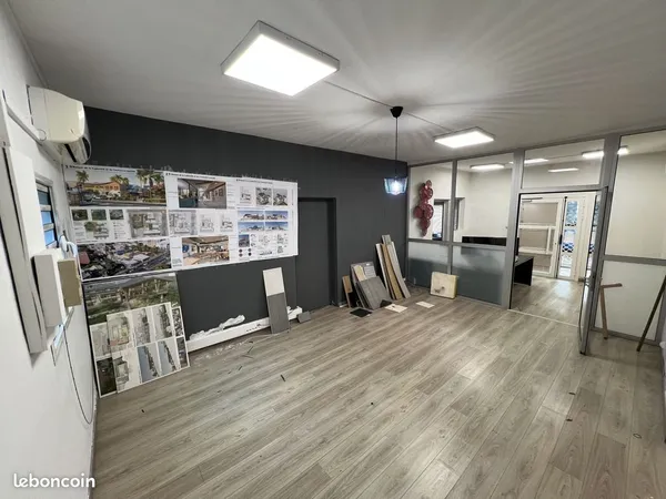 Local 128 m² Saint-Denis