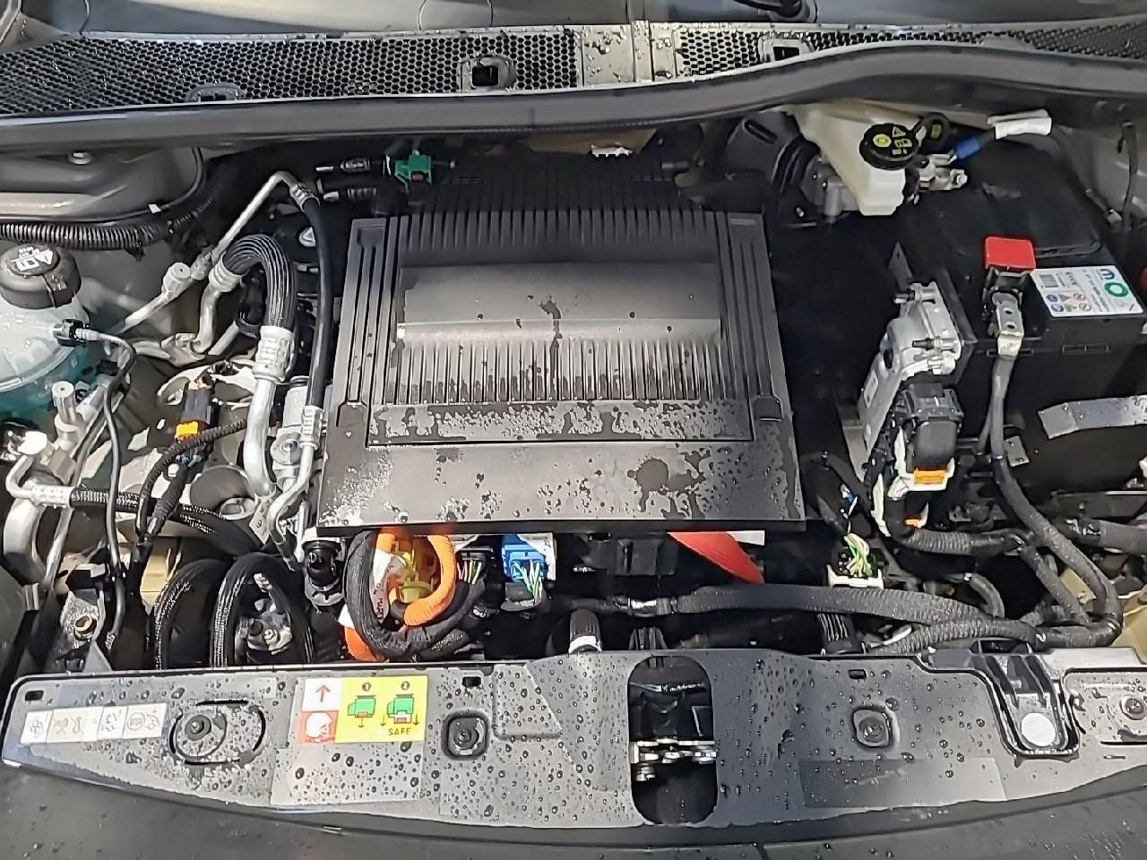 Peugeot 2008 electrique 156 ch 54 kwh gt — photo 15