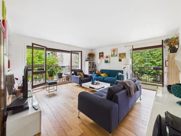 Boulogne-Nord, avenue Jean-Baptiste Clément, au pied des commerces. 5 pièces 103 m², appartement d'a