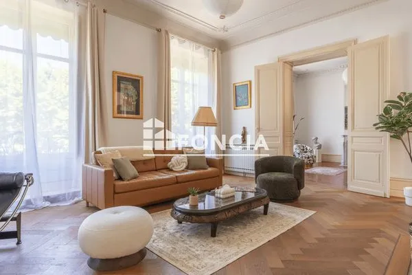 Appartement 6 pièces 328 m²