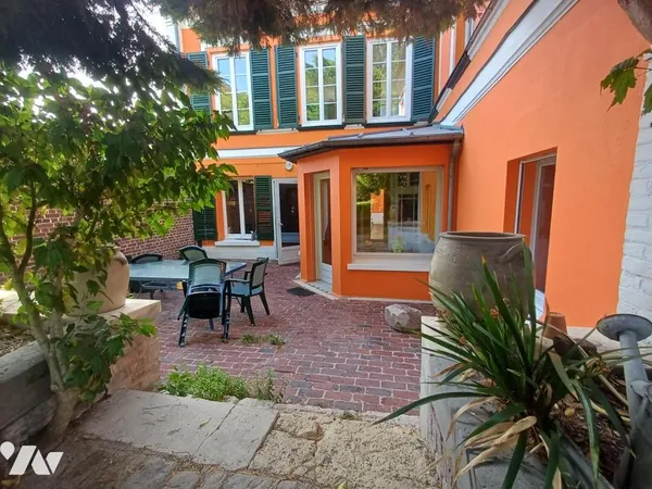Maison 8 pièces 262 m²