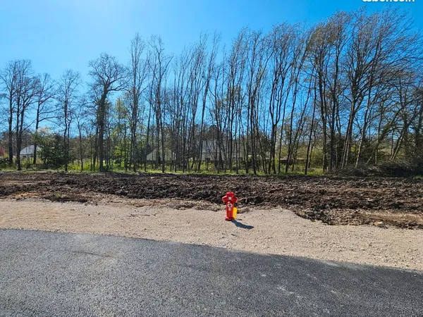 Rare - Terrain de 921 m² dans petit lotissement de 13 lots