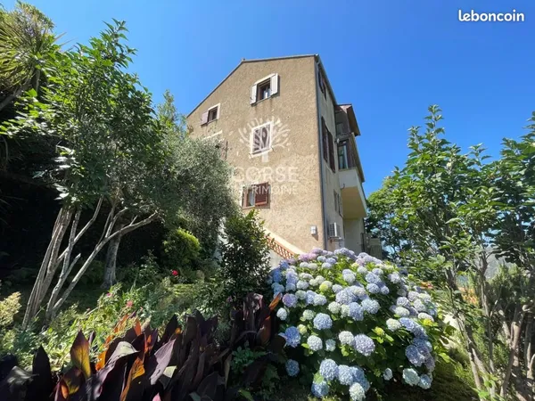 Maison de village 9 pièces 326 m²