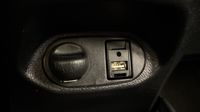 Toyota Yaris 100h Dynamic 5p — photo 30