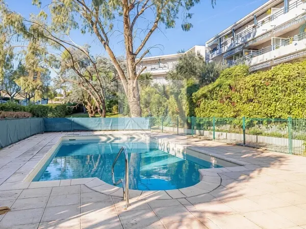 Appartement T2 à Cannes – Terrasse, piscine et résidence sécurisée