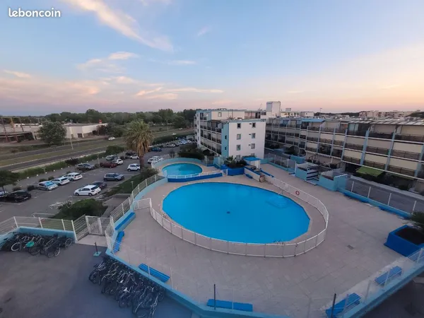 Grau du roi studio 23m2 balcon piscine