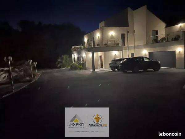 Maison 6 pièces 218 m²