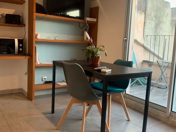 Studio avec terrasse centre historique DISPONIBLE du 1er Octobre 2026 au 10 Mai 2027 Uniquement