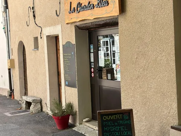 ÉPICERIE CLÉ EN MAIN  CHARGES LOCATIVES FAIBLES  VÉRITABLE ATOUT POUR LA RENTABILITÉ - GORGES DU V