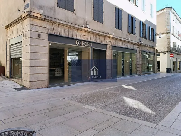 Local commercial 200 m²