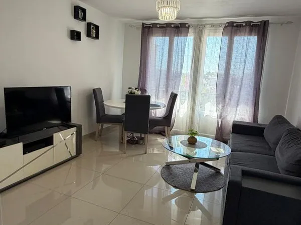 T3 meublé 53 m² lumineux - Résidence fermée - Chartreux - 1 200 CC