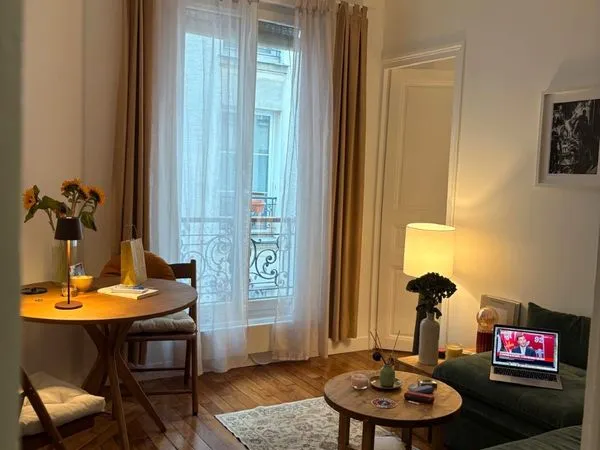 Charmant T2 de 27 m² entièrement rénové, 2e étage sur cour