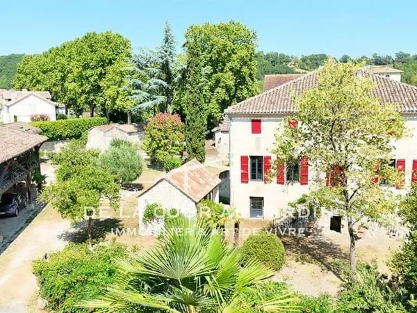 Maison 13 pièces 385 m²