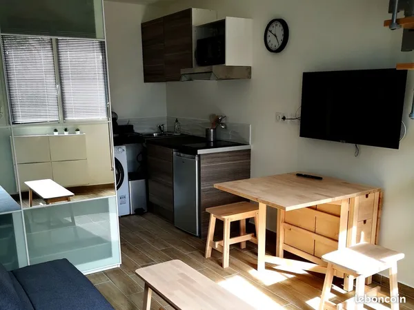 Duplex meublé clim, 18 m² + chambre mezzanine 16 m² - Magnan