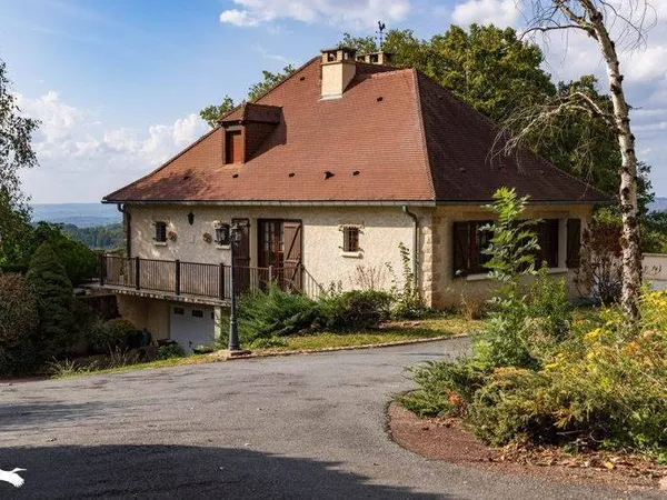 Maison 8 pièces 250 m²