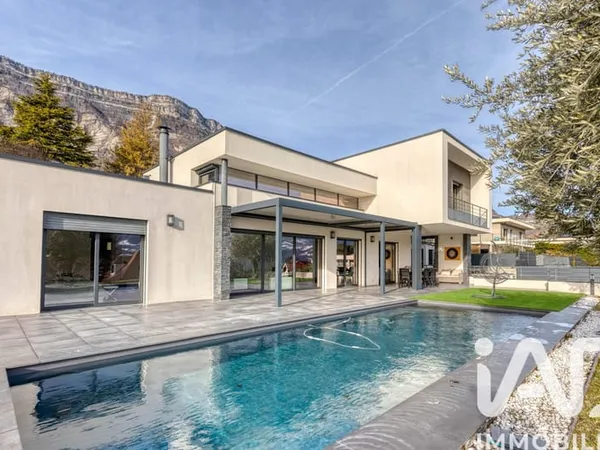 Maison 6 pièces 249 m²