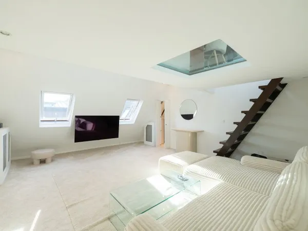 Vends appartement lumineux sous les toits de Paris