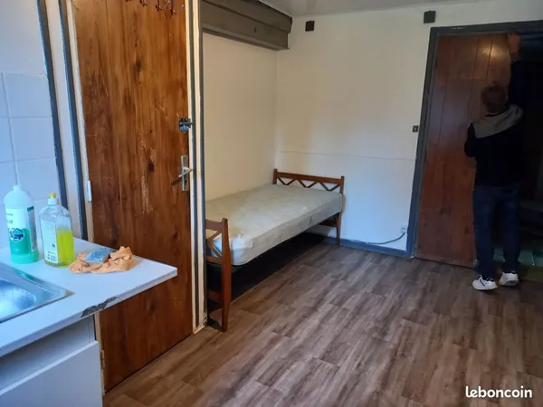 Chambre meublée