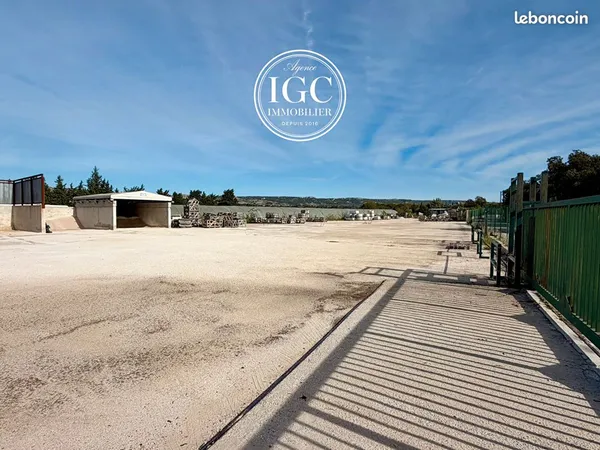 Local 1490 m² LANCON PROVENCE